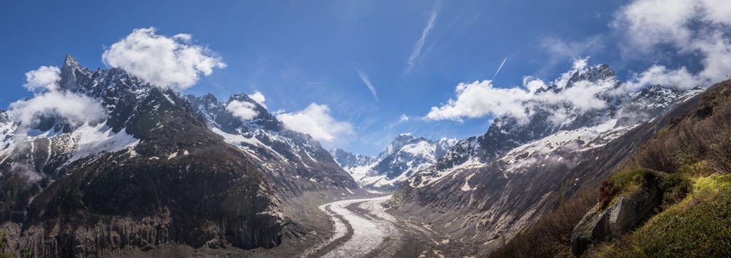 Autoroute vers les montagnes