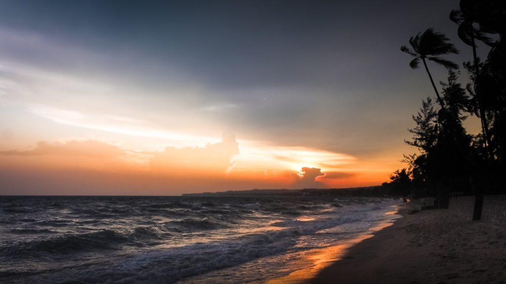 Coucher de soleil sur la côte