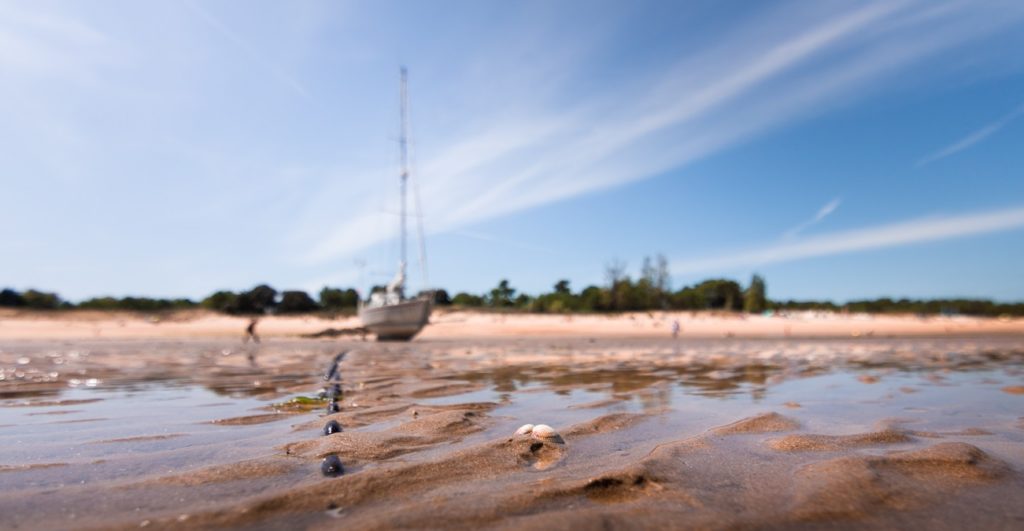 Plage Minimaliste à Boyard-Ville